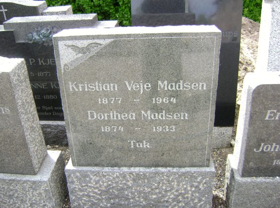 Billede af gravsten på V. Assels Kirkegård