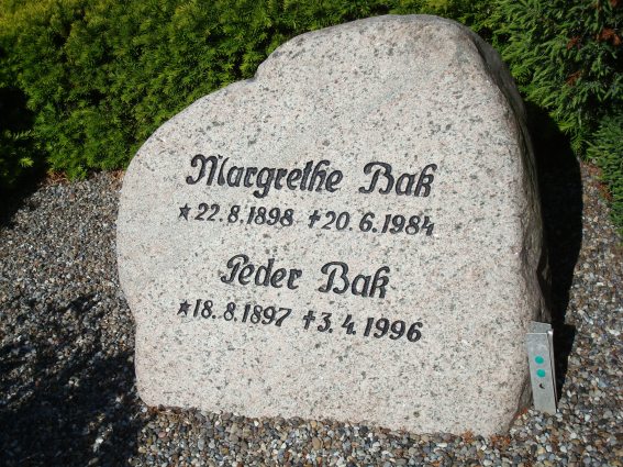 Billede af gravsten på Vejerslev Kirkegård