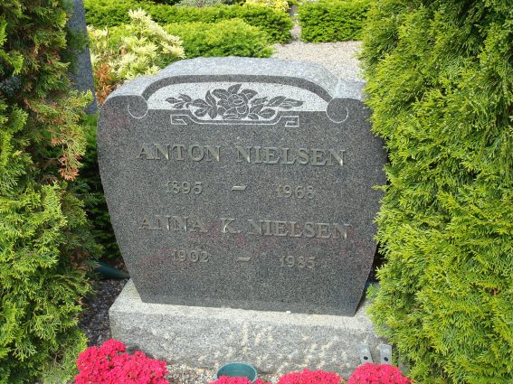 Billede af gravsten på Vejerslev Kirkegård