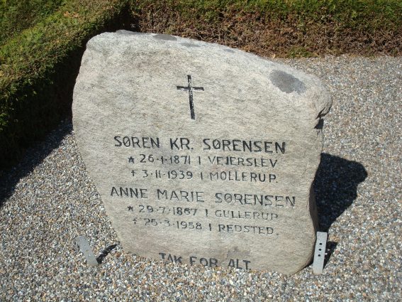 Billede af gravsten på Vejerslev Kirkegård